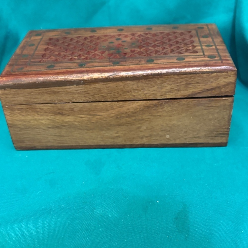Vintage Handcrafted Rosewood Trinket/Jewelry Box with Hinged Lid - Picture 4 of 5